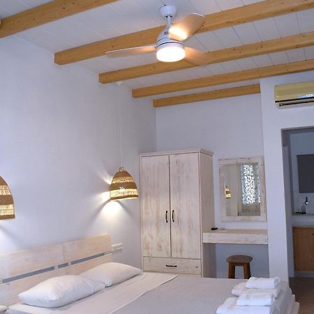 Κalamitsi Rooms & Apartments Kímolos エクステリア 写真