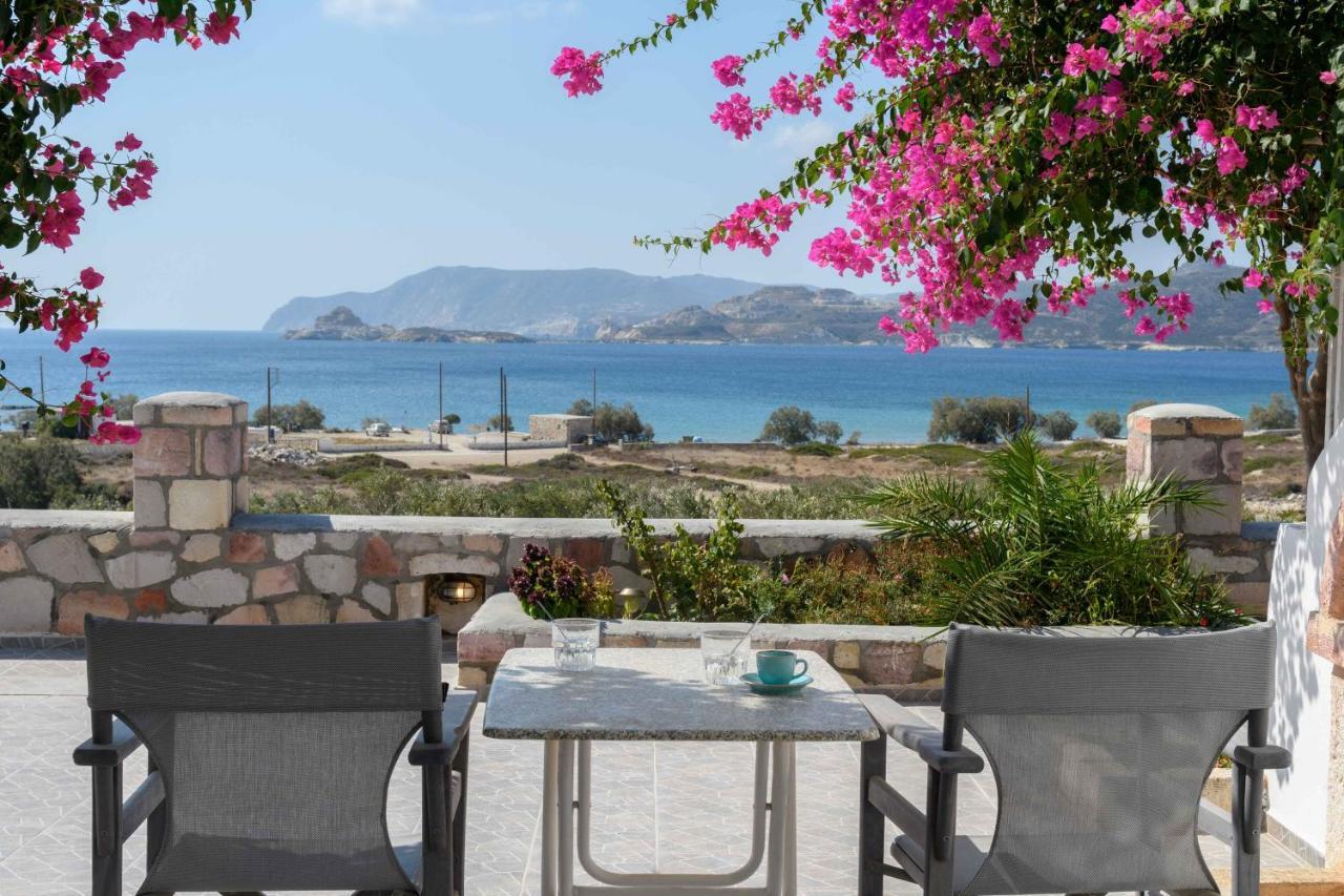 Κalamitsi Rooms & Apartments Kímolos エクステリア 写真