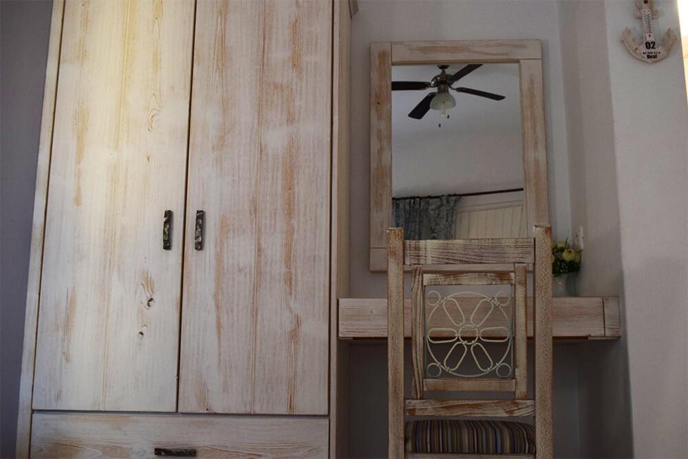 Κalamitsi Rooms & Apartments Kímolos エクステリア 写真
