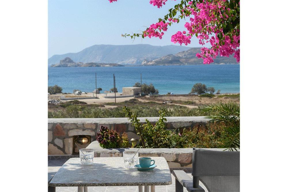 Κalamitsi Rooms & Apartments Kímolos エクステリア 写真