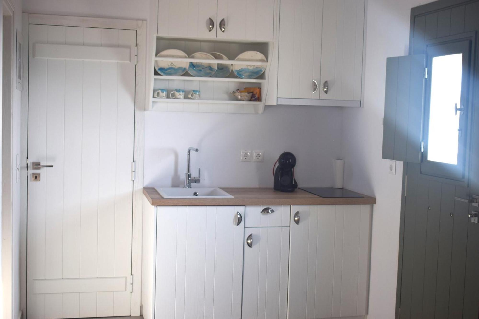 Κalamitsi Rooms & Apartments Kímolos エクステリア 写真