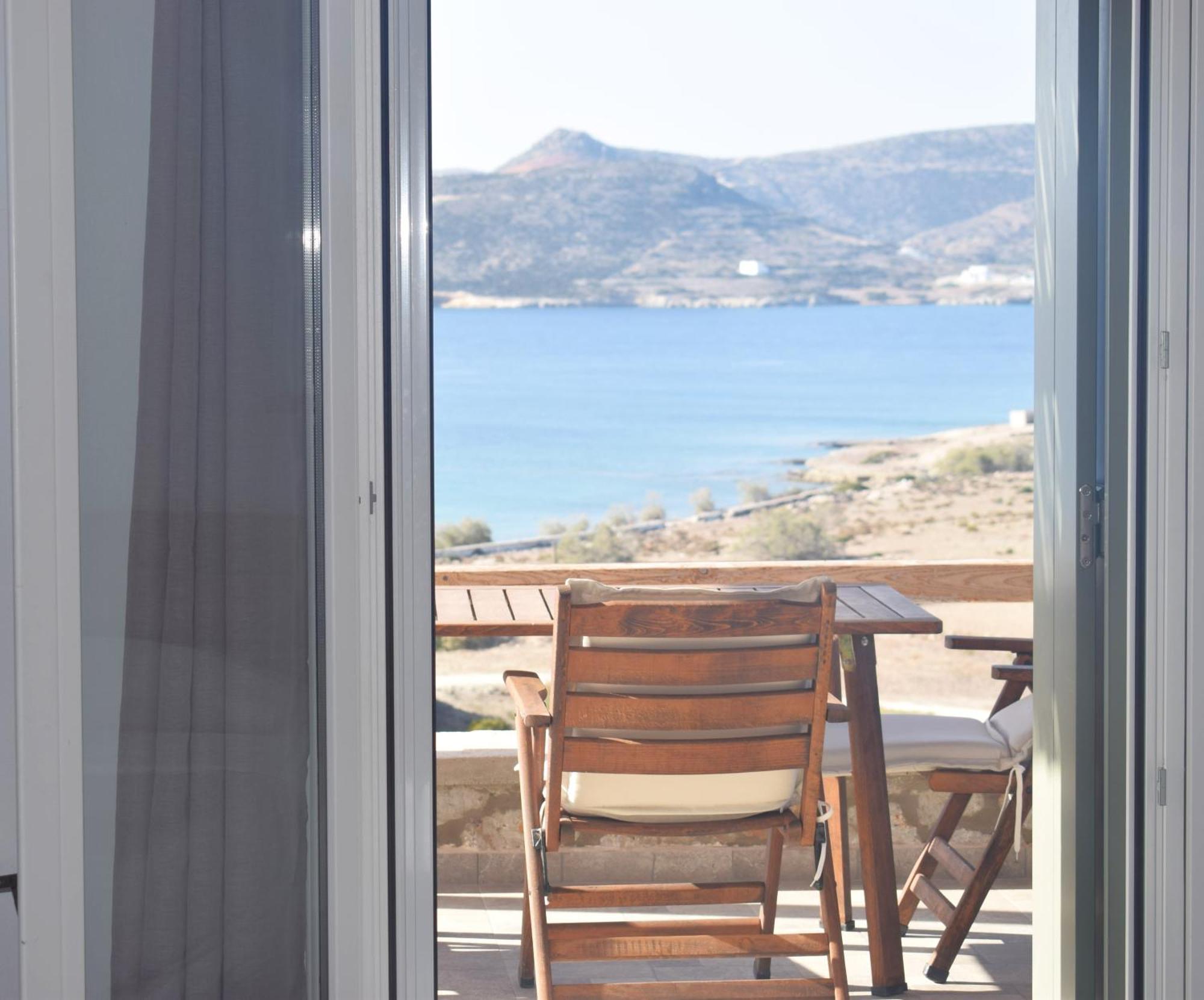 Κalamitsi Rooms & Apartments Kímolos エクステリア 写真