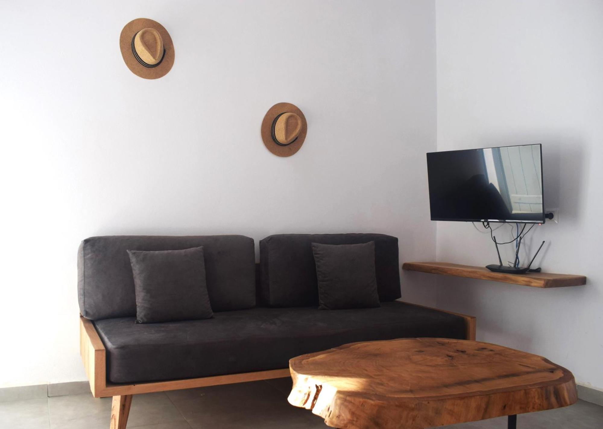 Κalamitsi Rooms & Apartments Kímolos エクステリア 写真