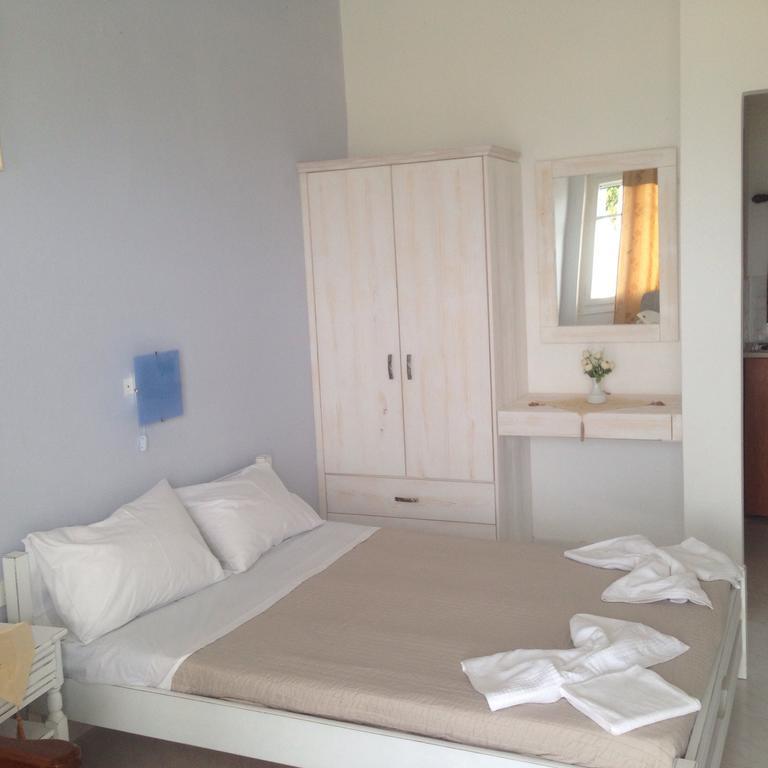 Κalamitsi Rooms & Apartments Kímolos エクステリア 写真