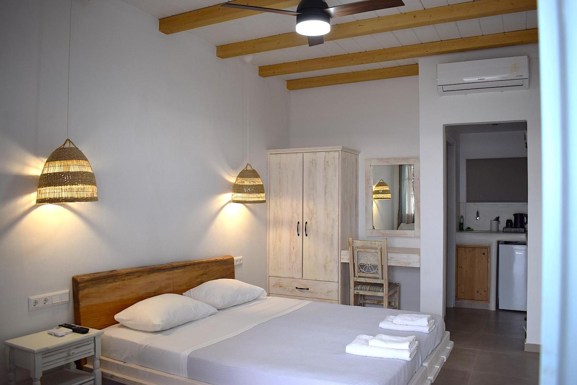 Κalamitsi Rooms & Apartments Kímolos エクステリア 写真