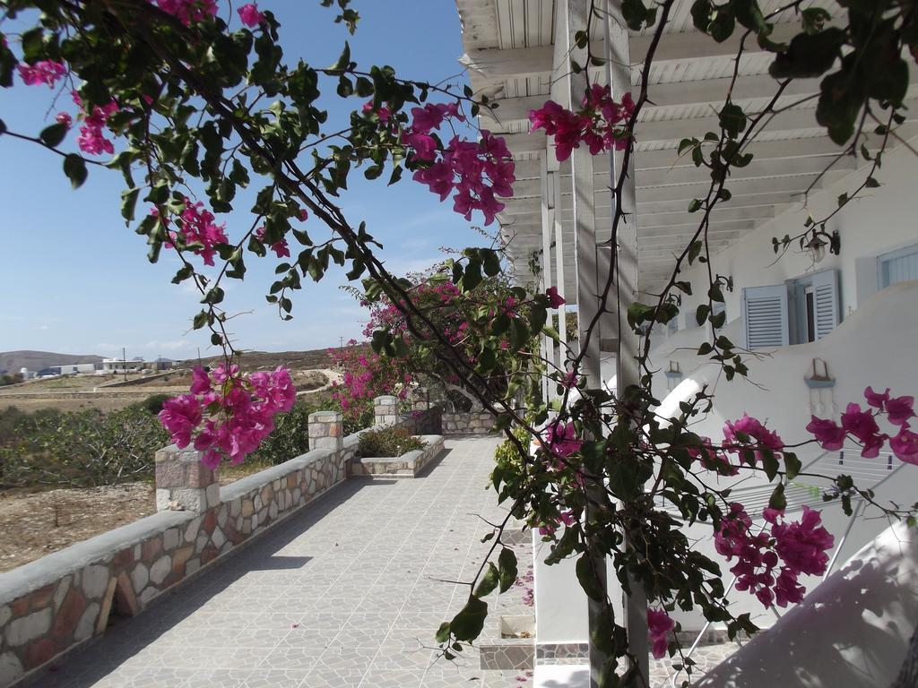 Κalamitsi Rooms & Apartments Kímolos エクステリア 写真